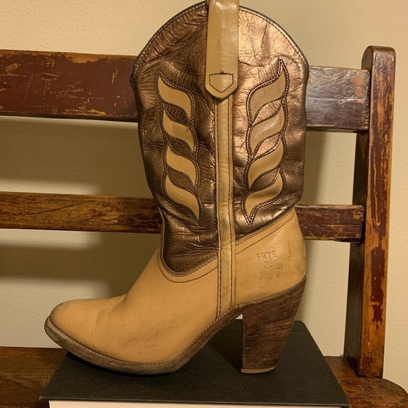 Frye Vintage Metallic Cowboy Western Boots Tan Festival Bohemian Unique! - Picture 2 of 16